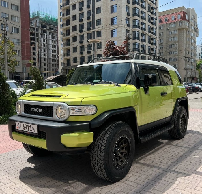 TOYOTA FJ-Cruiser Green-2