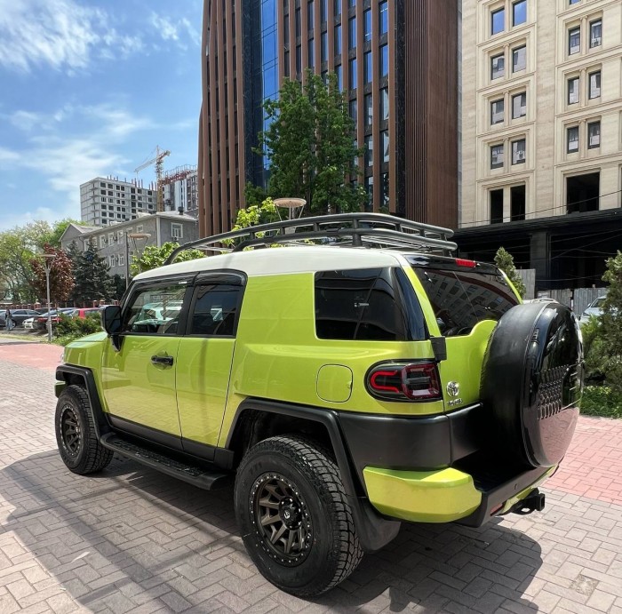 TOYOTA FJ-Cruiser Green-3