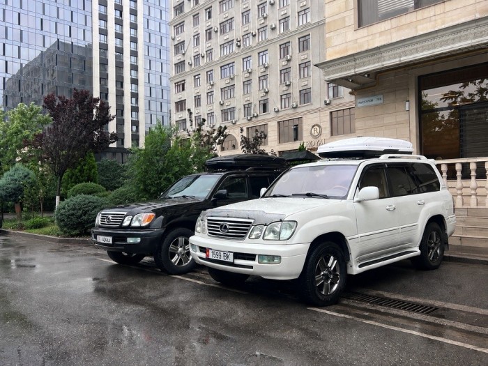 Lexus LX470-4
