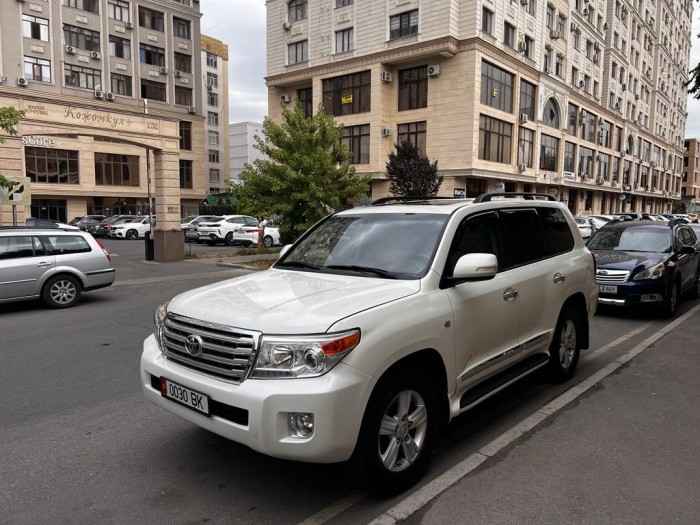 Toyota Landcruiser 200-2