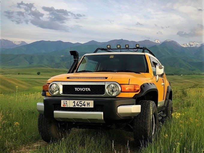 Toyota FJ-Cruiser Yellow-2
