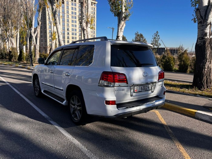 Lexus LX570-3