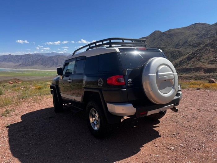 Toyota FJ-Cruiser Black-3