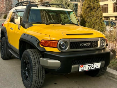 Toyota FJ-Cruiser Yellow-3