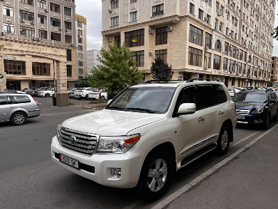 Toyota Landcruiser 200-1